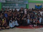 Bupati Batang Hari M Fadhil Arif berfoto bersama peserta usai pembukaan Batang Hari Super Tangguh Basketball Competition 2025 di GOR Basket Muara Bulian.