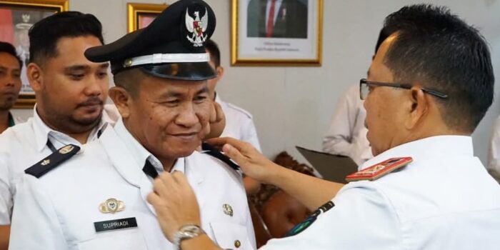 Sekda Kabupaten Batang Hari Mula P. Rambe, Sos., M.H., melantik Supriadi sebagai Plt. Kades Benteng Rendah Kecamatan Mersam