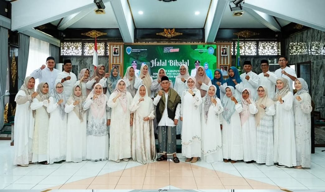 Acara Halal Bihalal TP-PKK Kabupaten dengan TP-PKK Kecamatan wilayah Kabupaten Batang Hari