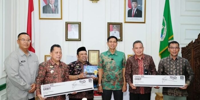 Bupati Batang Hari, Mhd Fadhil Arief, menerima kunjungan audiensi jajaran manajemen TVRI di ruang kerjanya