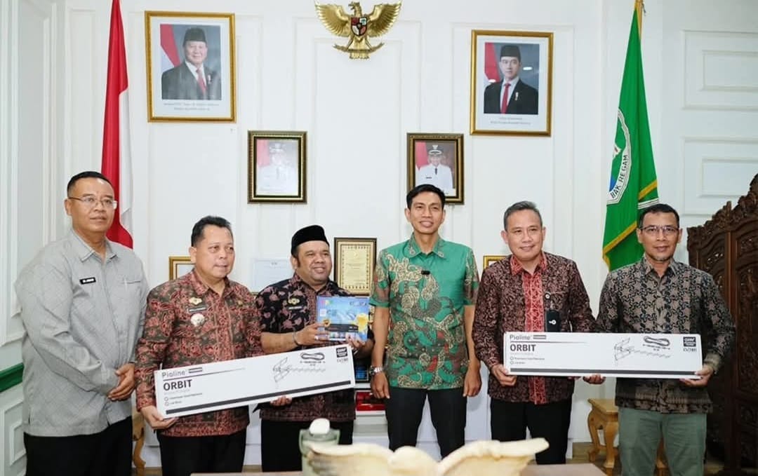 Bupati Batang Hari, Mhd Fadhil Arief, menerima kunjungan audiensi jajaran manajemen TVRI di ruang kerjanya