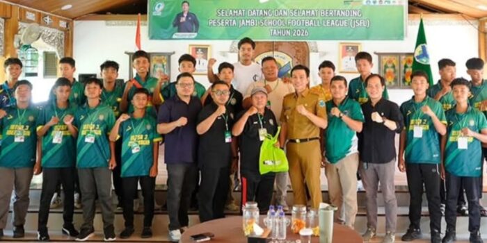 para peserta Jambi School Football League (JSFL)