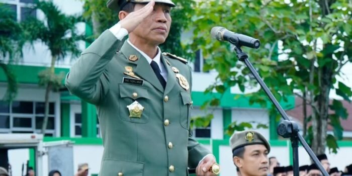 Bupati Batang Hari, Mhd. Fadhil Arief, bertindak sebagai Inspektur Upacara dalam peringatan hari jadi tiga instansi pelayanan masyarakat