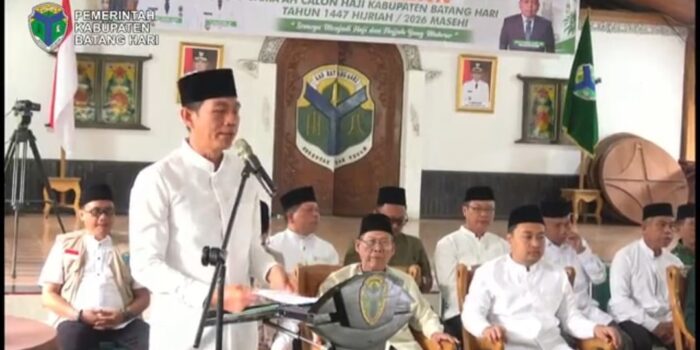 Bupati Batang Hari, M. Fadhil Arief, secara resmi melepas keberangkatan 210 Calon Jemaah Haji (CJH) asal Kabupaten Batang Hari menuju Asrama Haji Provinsi Jambi.