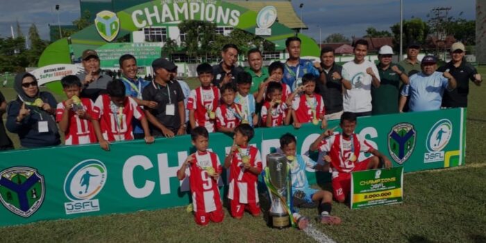 Ketua Umum Pengurus Provinsi (Pengprov) PSSI Jambi, M. Fadhil Arief, menutup langsung kompetisi JSFL di Alun-Alun Kota Muara Bulian