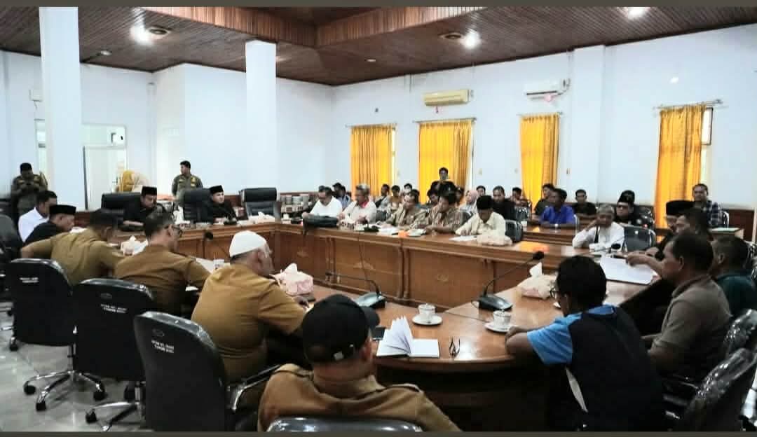 Komisi II Dewan Perwakilan Rakyat Daerah (DPRD) Kabupaten Batang Hari menggelar Rapat Dengar Pendapat (RDP) terkait penyelesaian sengketa lahan warga Desa Suku Anak Dalam (SAD) yang berlokasi di Dusun Sialang Pungguk