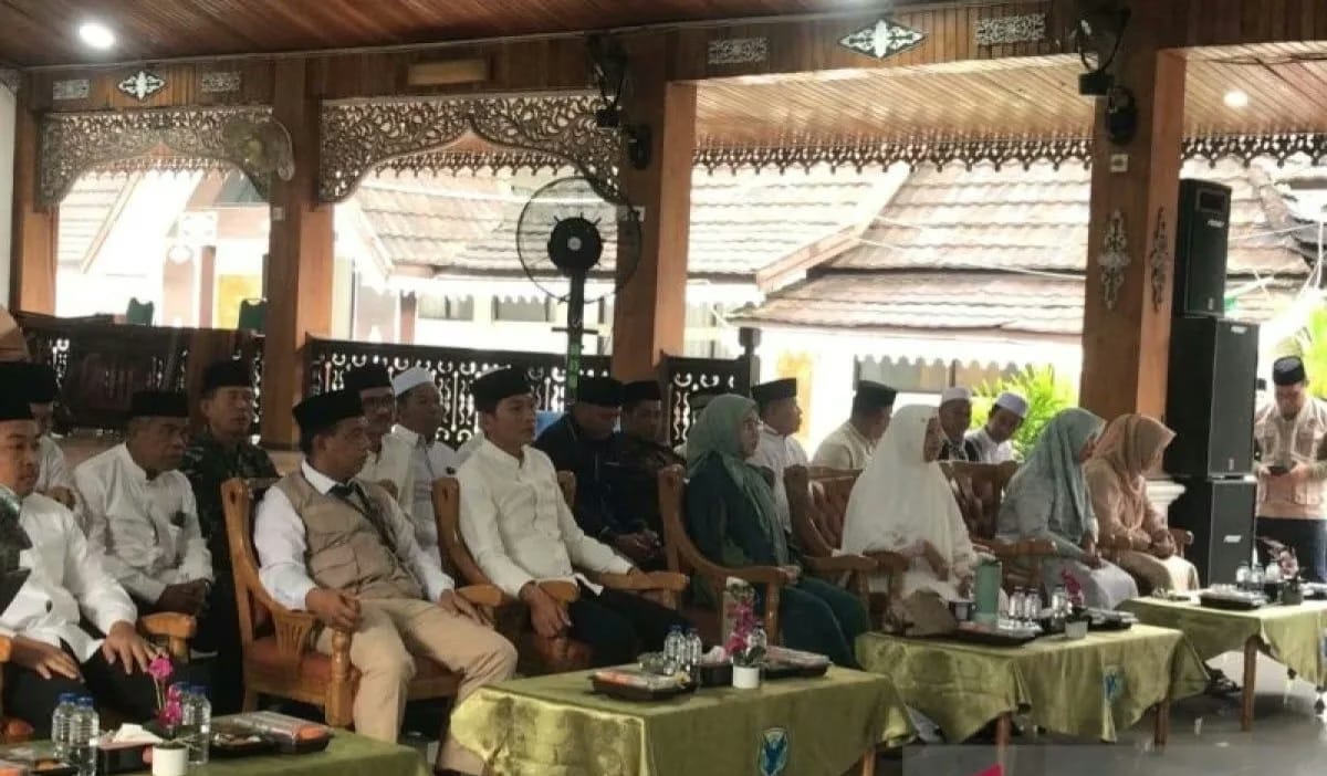 prosesi pelepasan keberangkatan 210 calon jemaah haji asal Kabupaten Batang Hari menuju Asrama Haji Provinsi Jambi