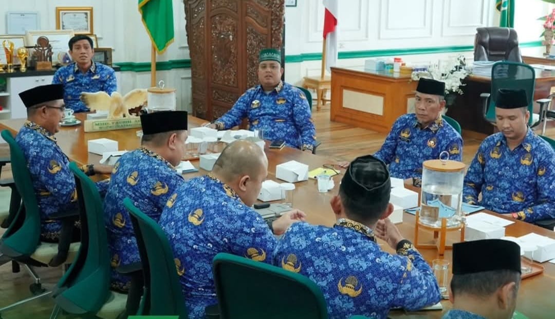 Bupati Batang Hari, Mhd. Fadhil Arief, memimpin langsung Rapat Koordinasi Evaluasi dan Penetapan Target Pendapatan Daerah Kabupaten Batang Hari