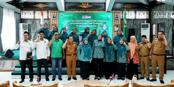 Ketua Tim Penggerak Pemberdayaan dan Kesejahteraan Keluarga (TP-PKK) Provinsi Jambi, Ny. Hj. Hesnidar Haris, S.E., melakukan kunjungan kerja ke Kabupaten Batang Hari