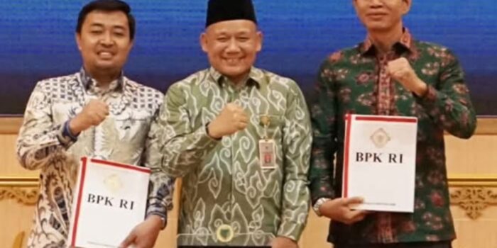 Bupati Batang Hari, Mhd. Fadhil Arief, menghadiri acara Penyampaian Laporan Hasil Pemeriksaan (LHP) atas Laporan Keuangan Pemerintah Daerah (LKPD) Tahun Anggaran 2025.