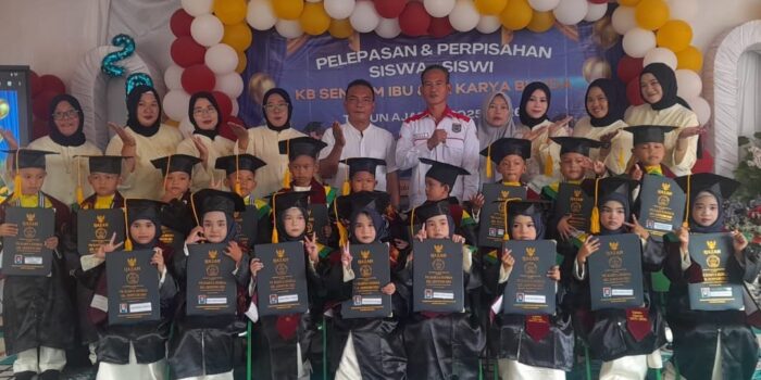 KB Senyum Ibu dan TK Karya Bunda Desa Aro, sukses menggelar acara pelepasan dan perpisahan siswa-siswi tahun ajaran 2025/2026.