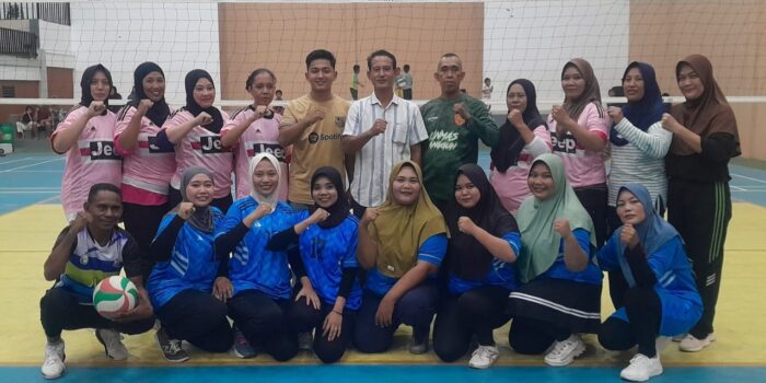 Pemerintah Desa Aro bersama Karang Taruna resmi membuka turnamen olahraga antar-Rukun Tetangga (RT)