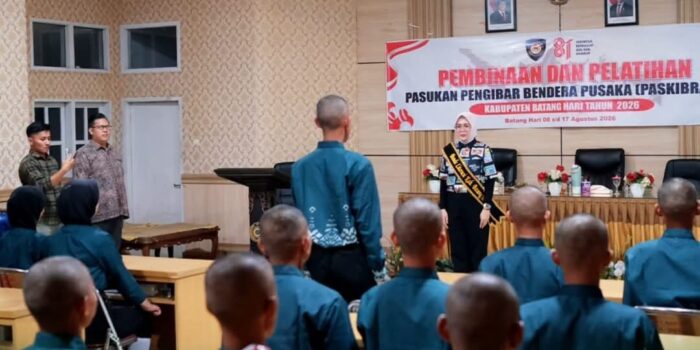 Bunda Literasi Kabupaten Batang Hari, Zulva Fadhil, menghadiri sekaligus mengisi agenda Pembinaan dan Pelatihan Pasukan Pengibar Bendera Pusaka (Paskibraka)
