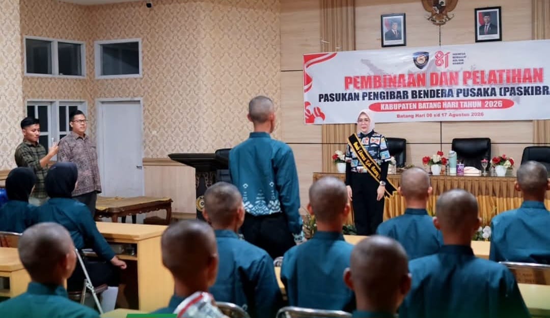 Bunda Literasi Kabupaten Batang Hari, Zulva Fadhil, menghadiri sekaligus mengisi agenda Pembinaan dan Pelatihan Pasukan Pengibar Bendera Pusaka (Paskibraka)