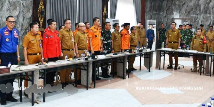 Gubernur Jambi Al Haris melakukan kunjungan kerja dalam rangka monitoring dan evaluasi penanganan Karhutla lintas wilayah Kabupaten Batang Hari - Kabupaten Tebo.