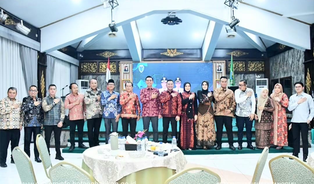 WhatsApp Image 2026-09-14 at 19.49.26 acara kenal pamit Kapolres Batang Hari yang digelar di Ruang Kaca Rumah Dinas Bupati