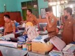 Sekretaris Daerah (Sekda) Kabupaten Batang Hari Mula P Rambe bersama Asisten I Setda Batang Hari pantau pelaksanaan PJJ di SMPN 21 Batang Hari.