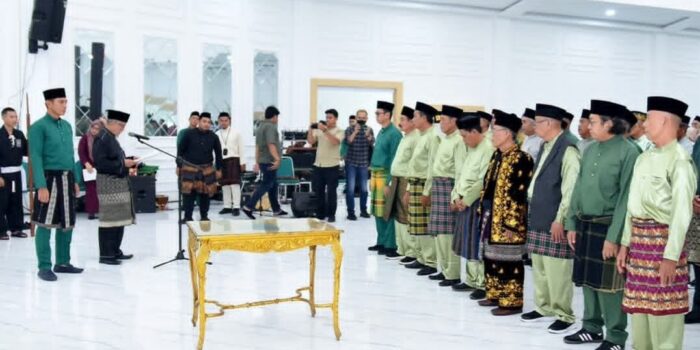 Pengukuhan Pengurus Lembaga Adat Bumi Serentak Bak Regam Kabupaten Batang Hari Masa Bakti 2026-2031.