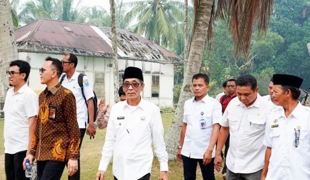 Wakil Bupati Batang Hari, H. Bakhtiar, saat mengikuti kegiatan persiapan pengusulan Museum Budaya di Kantor Lurah Pasar Tembesi, Kecamatan Muara Tembesi.